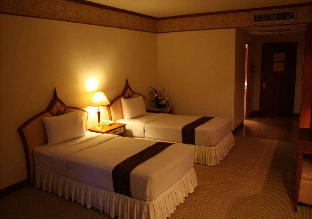 Jp Emerald Hotel Yasothon Exterior foto
